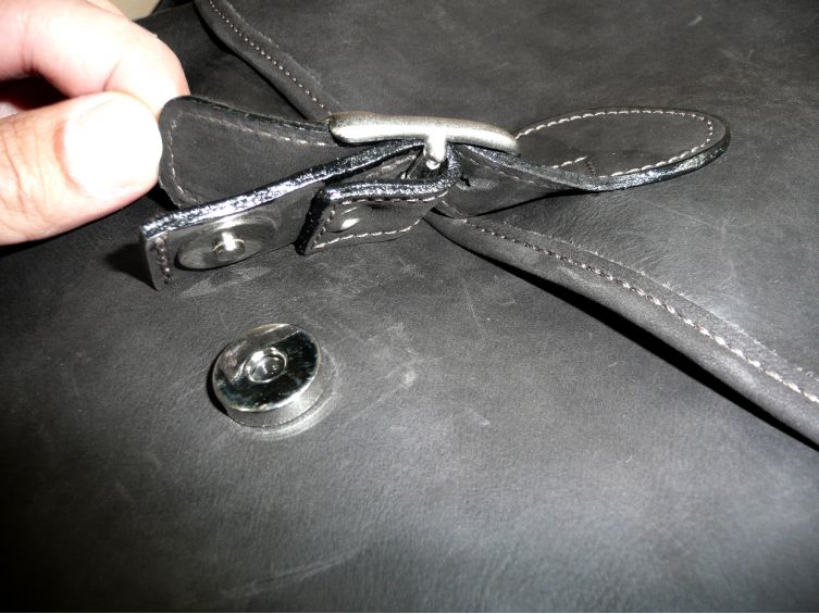 Sac Besace cuir fermeture à rabat Amandine 600