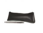 Grande trousse triangle en cuir noir 
