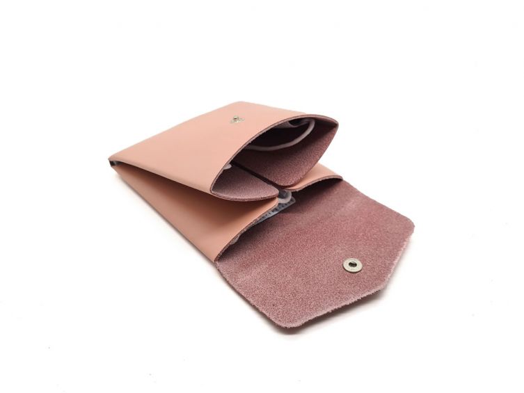 Etui à masque en cuir