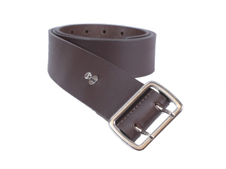 Ceinture en cuir marron perforations style armée 4080