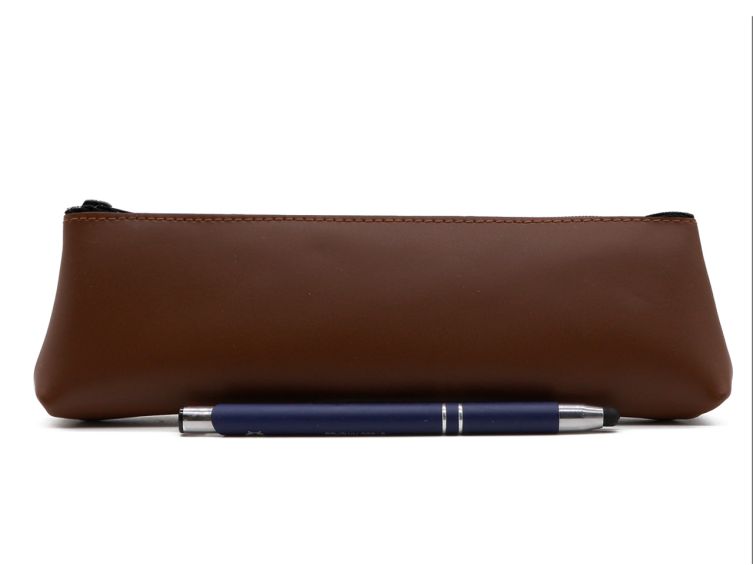 Grande trousse triangle en cuir marron 