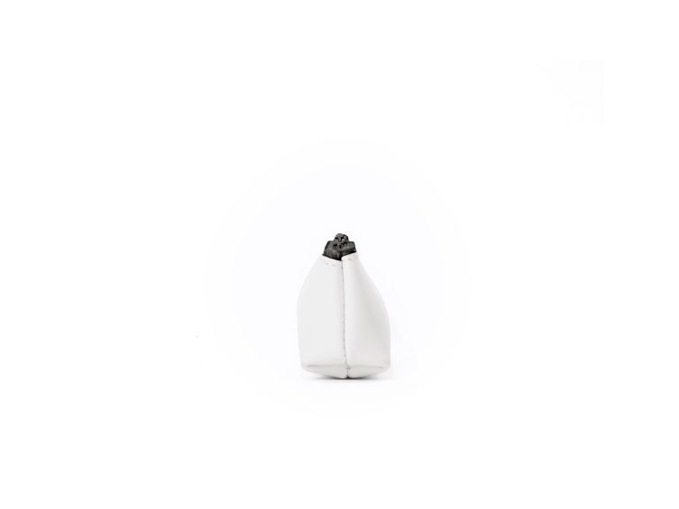 Petite trousse triangle en cuir blanc 